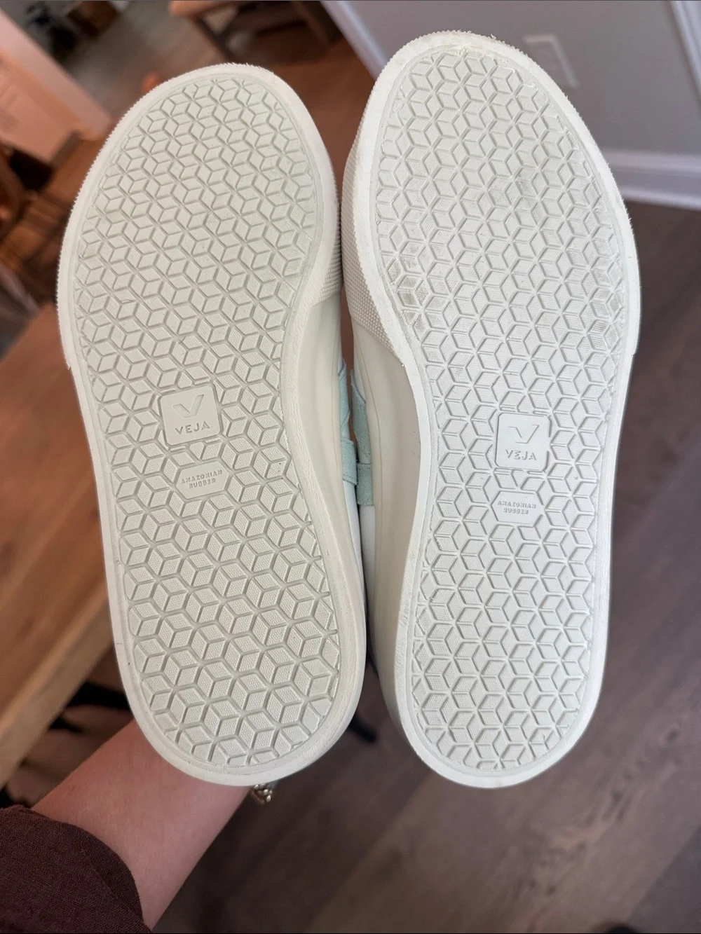 Like new Veja Campo Sneaker in Extra White & Matcha green, 38/7